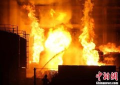 南京一化工廠爆炸：火勢15米高 4人被灼傷（圖）